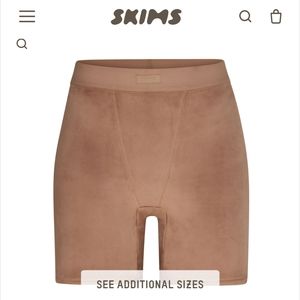SKIMS Velour Bike Shorts - M